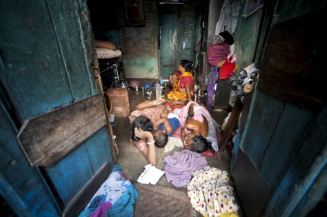 Mycket lite har förbättrats för de allra fattigaste i världen. Här en familj i slumen utanför staden Songachi, Bangladesh.