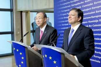 Secretary-General Ban Ki-moon and José Manuel Barroso, President of the European Commission, hold a joint press conference following a meeting in Brussels, Belgium, 2012.